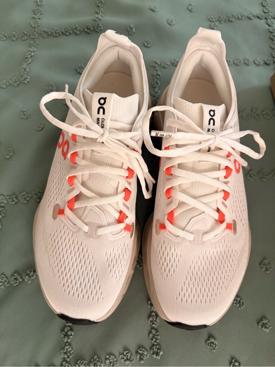 On Clouds Shoes - On Cloud Cloudsurfer Max Women’s 8.5 New In Box Ivory Coral